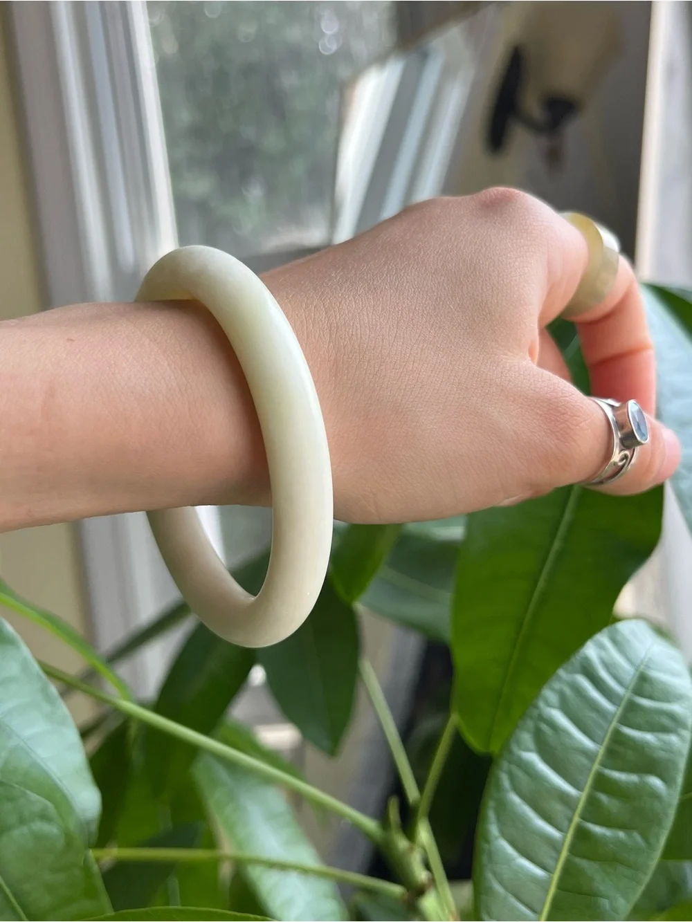 Xiu Jade Bangle Bracelet Light Creamy White - XS D: 52.2-52.4mm